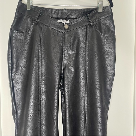 Princess Polly Caught a Vibe Ultra V PU Pants - Picture 6 of 11